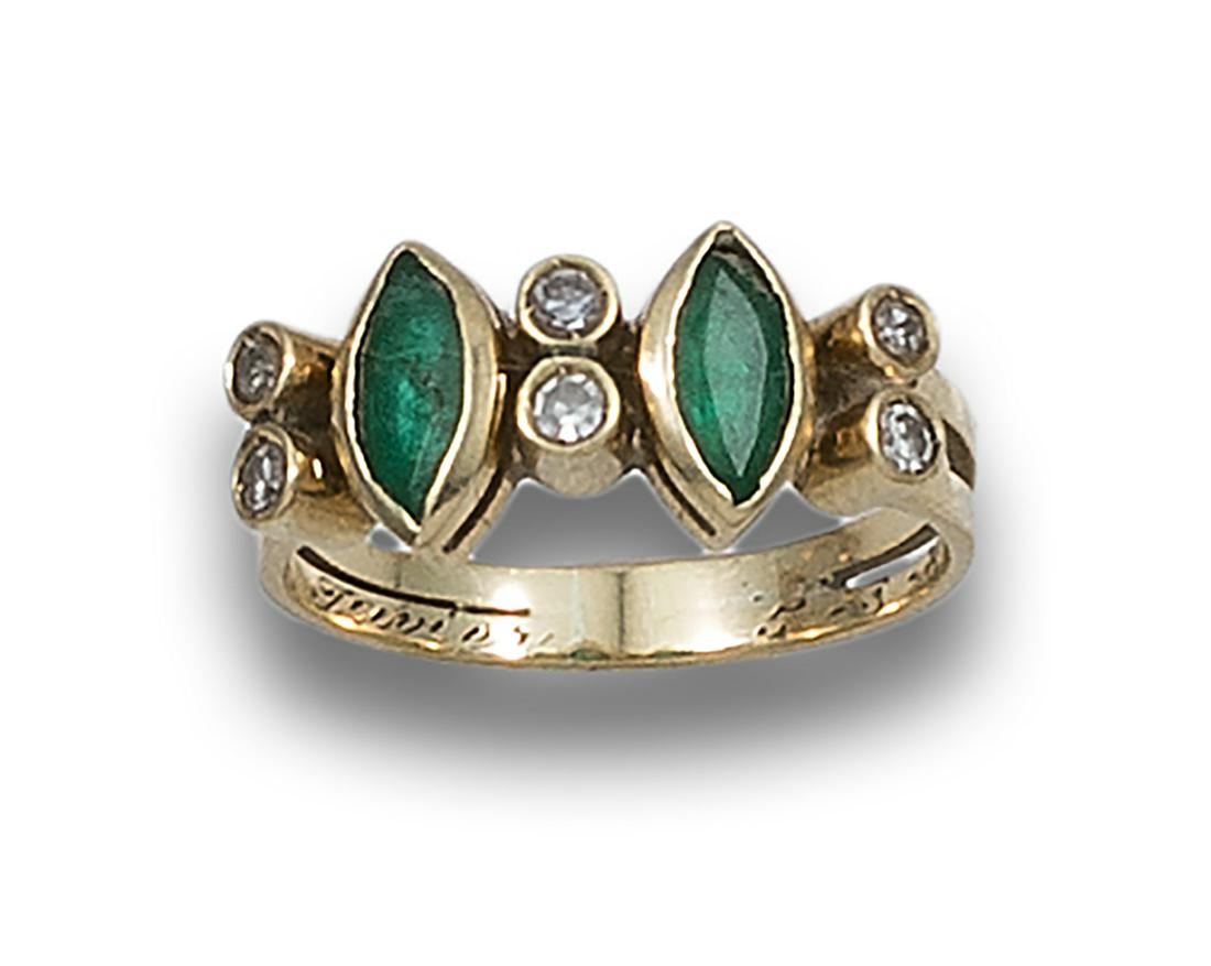 RING, 80'S, YELLOW GOLD, DIAMONDS AND EMERALDS: Ring, 1980s, 18 kt yellow gold. Made up of emeralds, marquise cut and diamonds, brilliant cut, chaton setting.