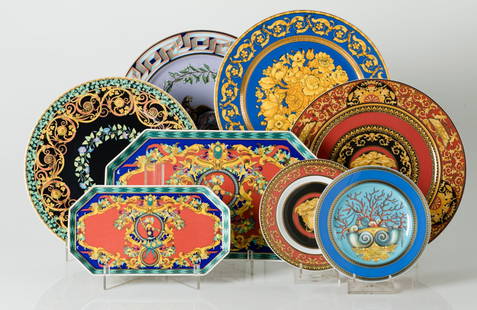 Set of 8 porcelain pieces, Rosenthal manufacture for Versace, Italy, 20th century: Composed of 4 large plates, 2 small ones and 2 octagonal dishes (one 26 x 15 cm and the other 38 x 21 cm). Models "Medusa", "Le Roi Soleil", "Les Tresors de la Mer", "Gold Ivy", "Floralia Blue" and on