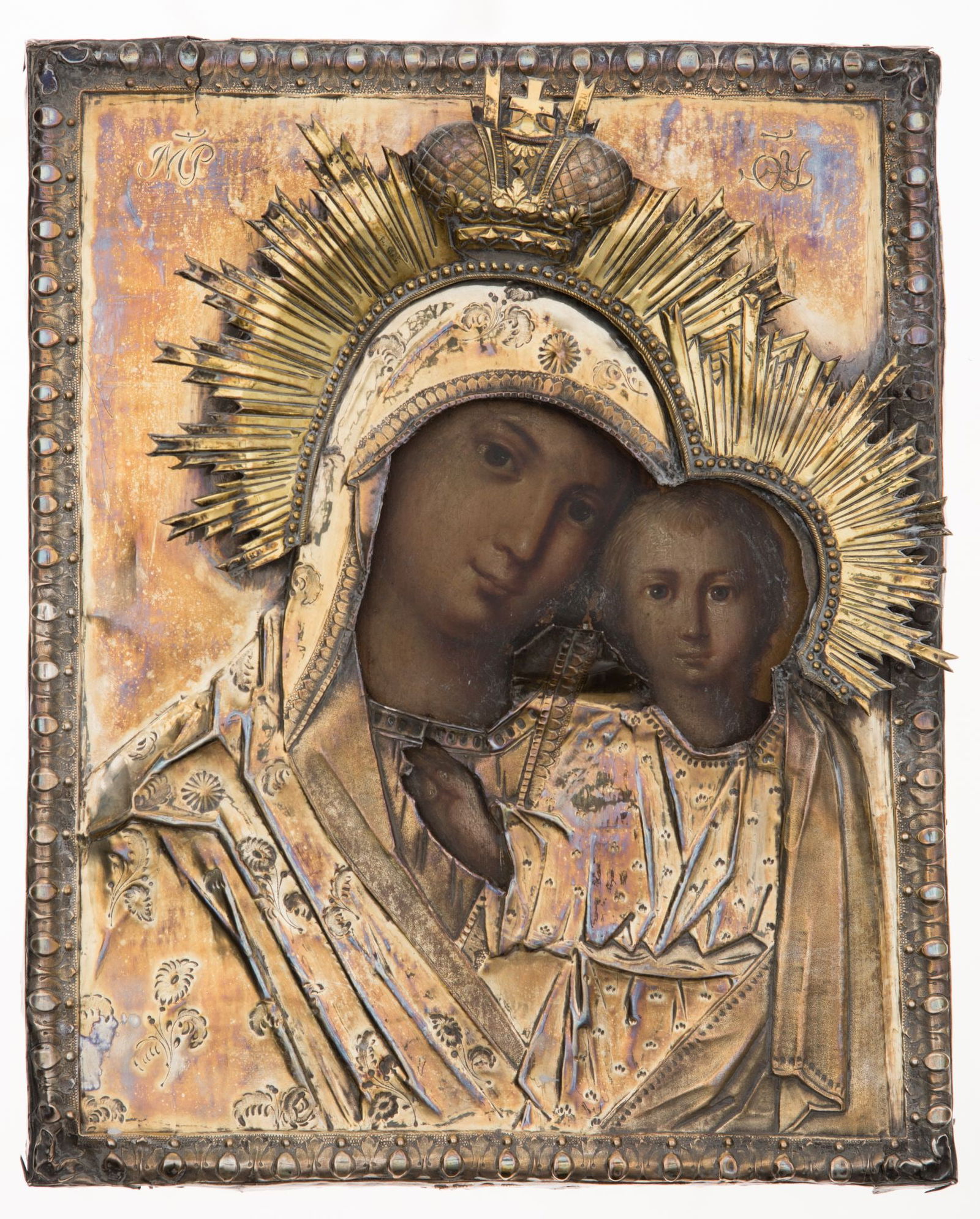 RUSSIAN SCHOOL (19th century) "Our Lady of Kazan": Icon with vermeille silver rim. Illegible silversmith and marker marks, St. Petersburg, 1816, law 84 zolotniki. Tempera on board. Fouls. Measurements: 31 x 25 cm