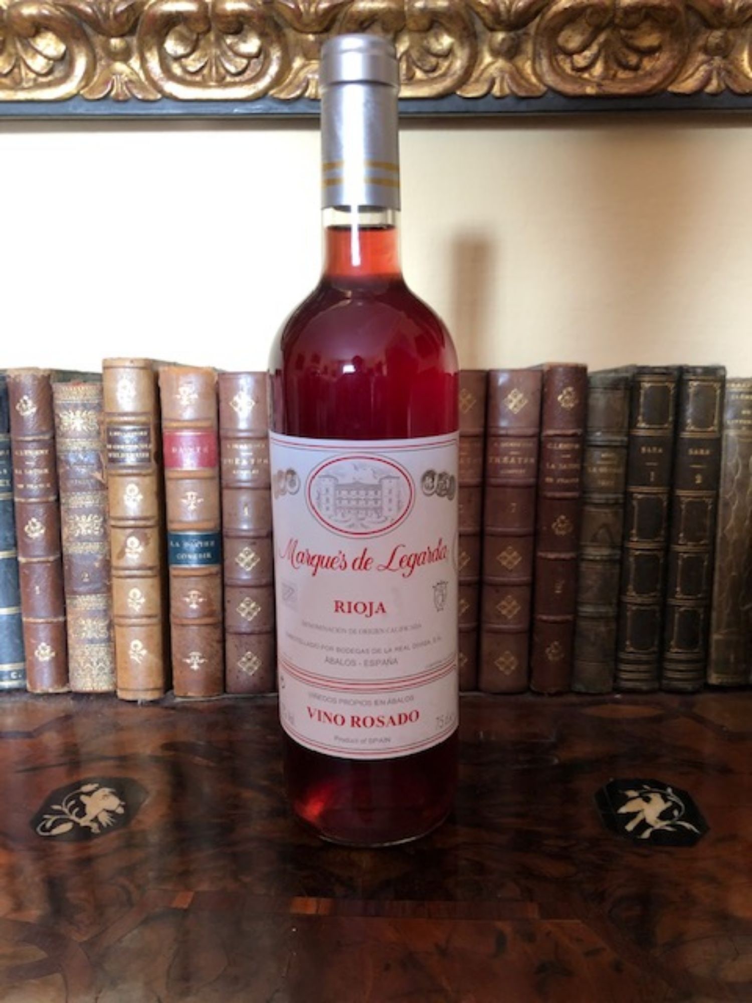 Box of 6 0.75 l bottles of MarquÃ©s de Legarda Rosado 2022.: Catavinum World Wine & Spirits Competition Silver Medal. In the photo appears 1 of the 6 bottles