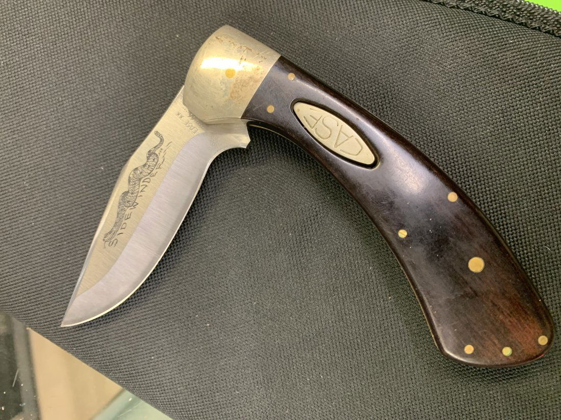 Case XX USA 1981 Pat Pending Sidewinder 9 dot: Case XX USA 1981 Pat Pending Sidewinder button lock knifeIn my Opinion has not been carried or sharpened or used. The blade has excellent snap, and the scales have no cracks or chips. It has some pati