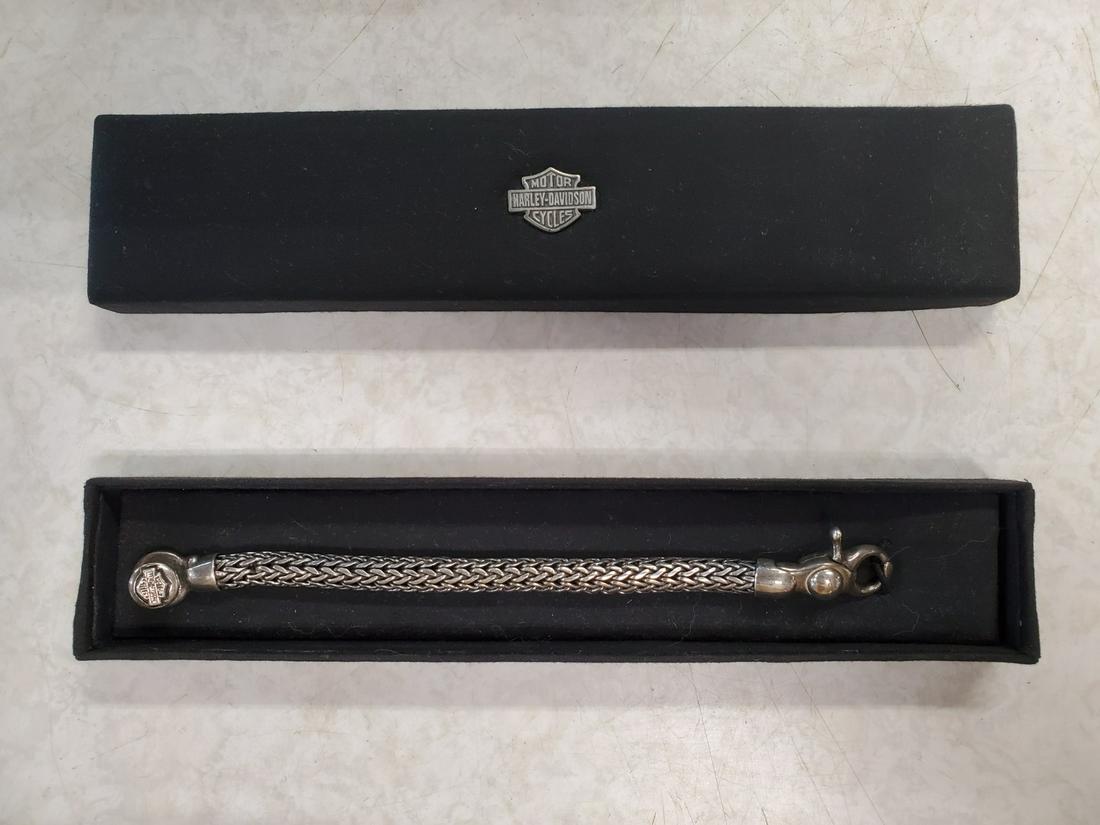 Harley Davidson 925 silver bracelet by M.O.D. Jewelry: Harley Davidson 925 silver bracelet by M.O.D. Jewelry. Hard to find; small wrist, see pictures for approximate measurements. Comes with original box, in excellent shape. They tend to sell for $100, wh