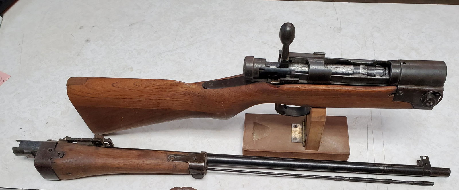 Japanese Paratrooper rifle Type 2 Arisaka WWII WW2 NR: NO RESERVE CONSIGNOR SAYS LET IT FLY! ..................... Type 2 Arisaka ww2 Japanese paratrooper rifle. Does not include wood stand in picture 1. Missing several screws, butt plate, forearm has bee