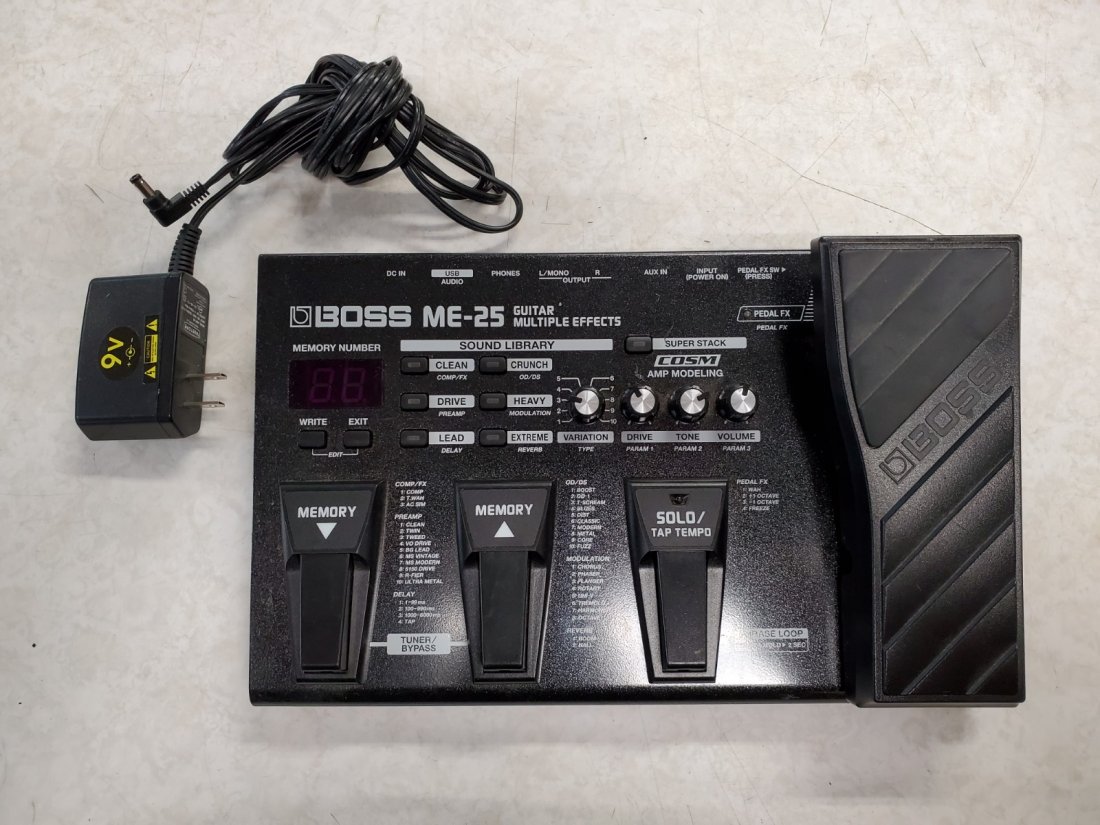 Boss me-25 guitar multiple effects pedal board: Boss me-25 guitar multiple effects pedal board. Tested! That said, I don't know how to run this whole machine, I tested tuner function and 59 separate pre-set sound combinations, and they all worked f
