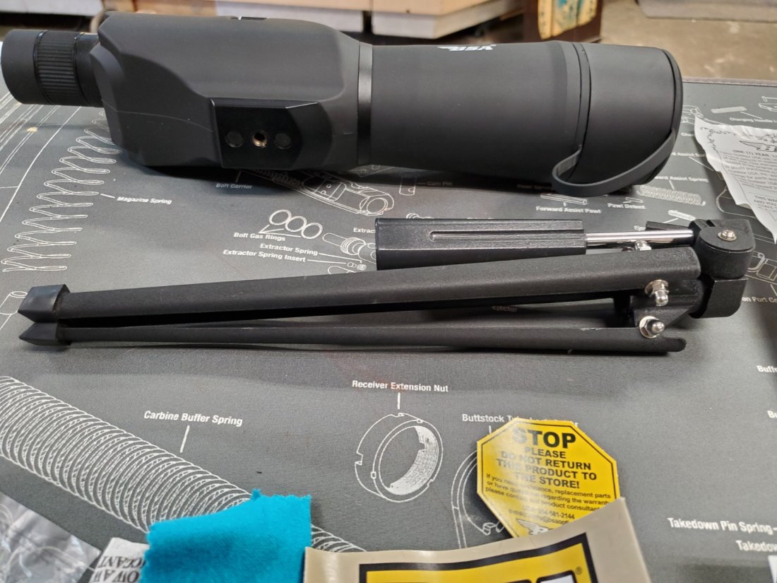 BSA Spotting Scope: complete in box! See pictures. last 2 pictures are of same view, one through scope and one with naked eye.