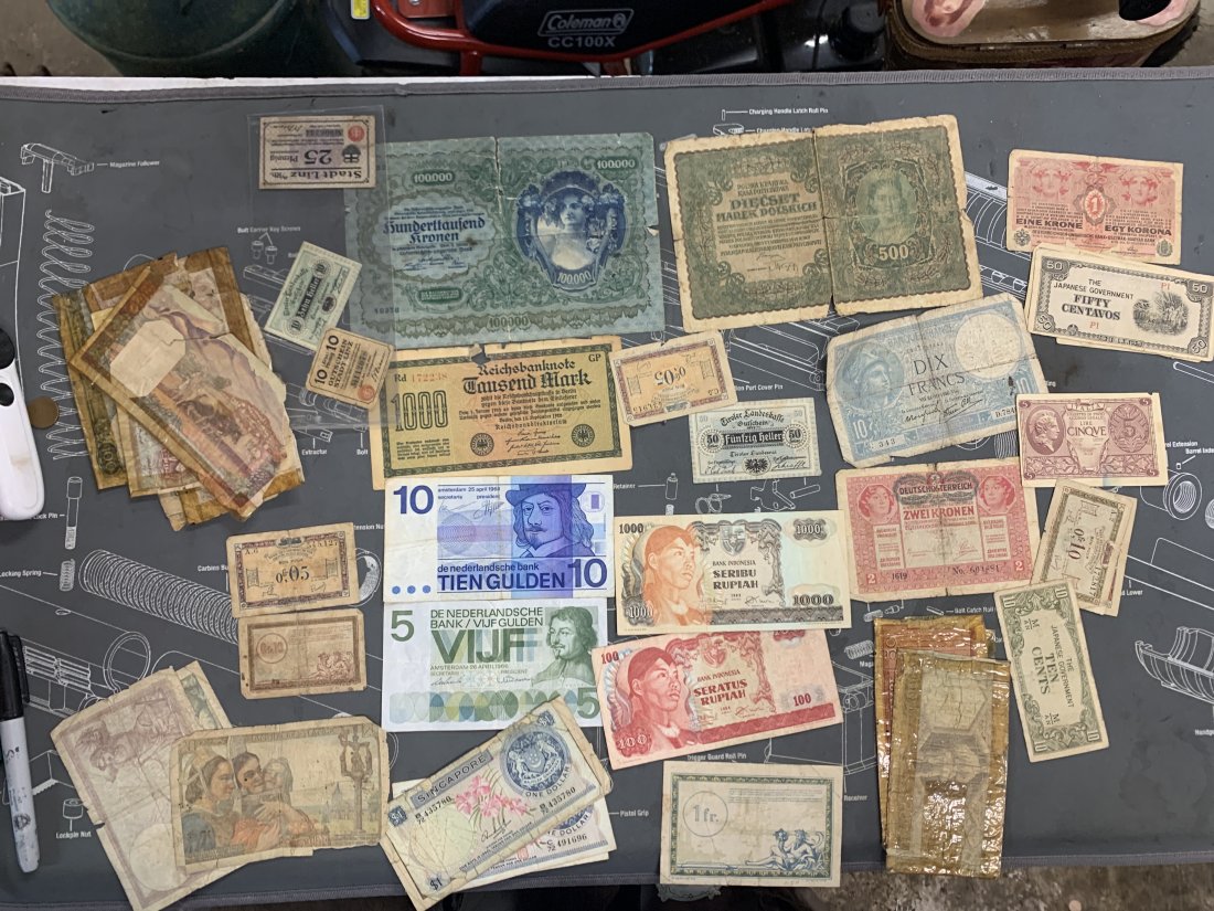 AUSTRIA , 100.000 Kronen & 1000 thousand Mark 1922 AND: 30 PLUS BILLS PLUS LOTTA OTHER SMALL ITEMS PICTURED SEE PICTURES FOR DESCRIPTION YOU GET WHAT YOU SEE IN THE PICTURES.SEE PICTURES AND ASK QUESTIONS BEFORE YOU BID OR BUY. WE WILL COMBINE SHIPPING