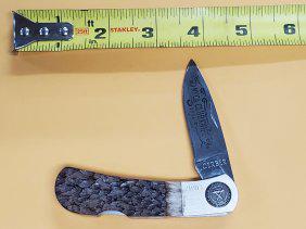 NKCA 1986 CLUB KNIFE GERBER 97223 LO612 1 OF 6200: READ ENTIRE DESCRIPTION BEFORE BIDDING PLEASE. SEE PICTURES AND YOU BE THE JUDGE OR STOP IN AND SEE THEM IN PERSON. ITEM(S) PICTURED NOT PERFECT; DINGS, DENTS, SCRATCHES, CHIPS, BREAKS MAY BE PRESENT.