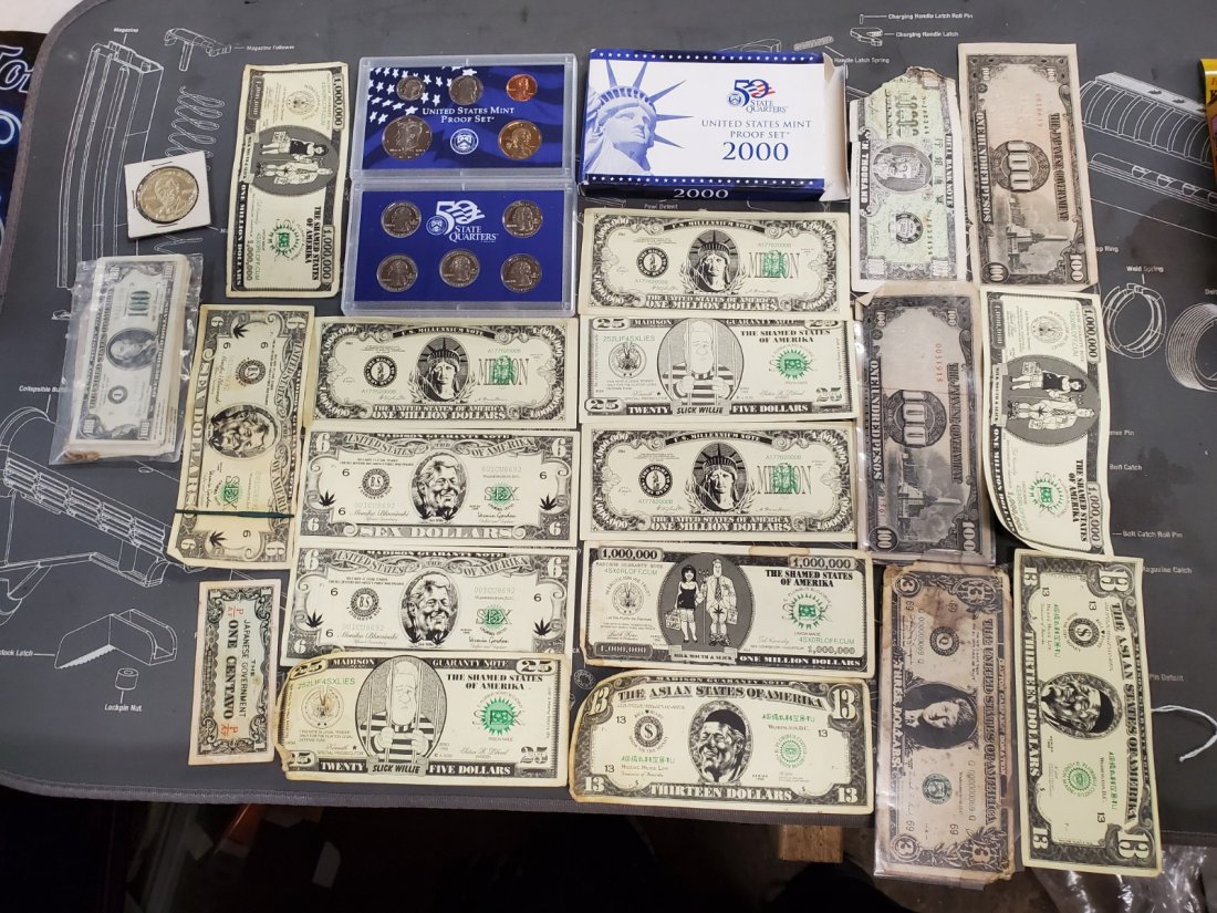 US MINT PROOF SET 2000 & FUNNY MUNNY & JAPANESE PESOS: INTERESTING LOT OF FAKE MONEY, AND A MINT PROOF SET, AND JAPANESE PESO DOLLAR BILLS. SEE PICTURES; CONDITION OF BILLS IS NOT GREAT.REMEMBER WE HAVE NO IDEA AS TO THE CONDITION OF THESE ITEMS, STUDY PI