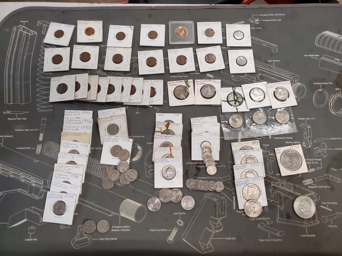 QUARTERS NICKELS DIMES PENNIES DOLLAR COINS 50 CENT PCS: 22 NICKELS, 9 QUARTERS, 16 DIMES, 23 PENNIES, 8 SUSAN B ANTHONY DOLLARS, 5 KENNEDY HALF DOLLARS, 2 EISENHOWER DOLLARS.REMEMBER WE HAVE NO IDEA AS TO THE CONDITION OF THESE ITEMS, STUDY PICTURES CLOSEL