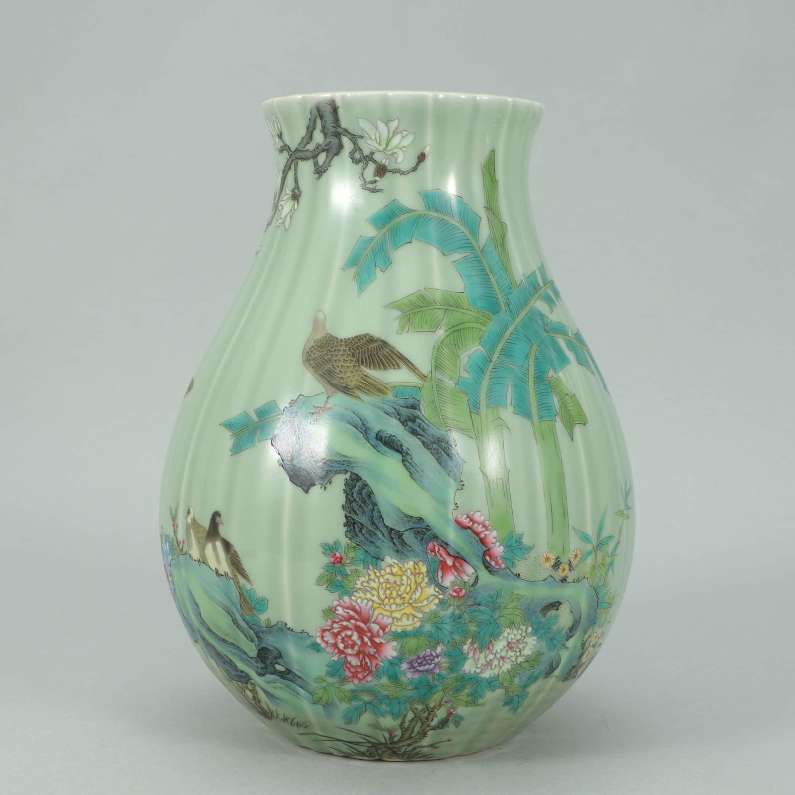 A CHINESE GLAZED FAMILLE ROSE FLOWER&BIRD PATTERN: Dimensions: H 28.5cm x W 19cm A Chinese Glazed Famille Rose Flower&Bird Pattern Porcelain Vase.
