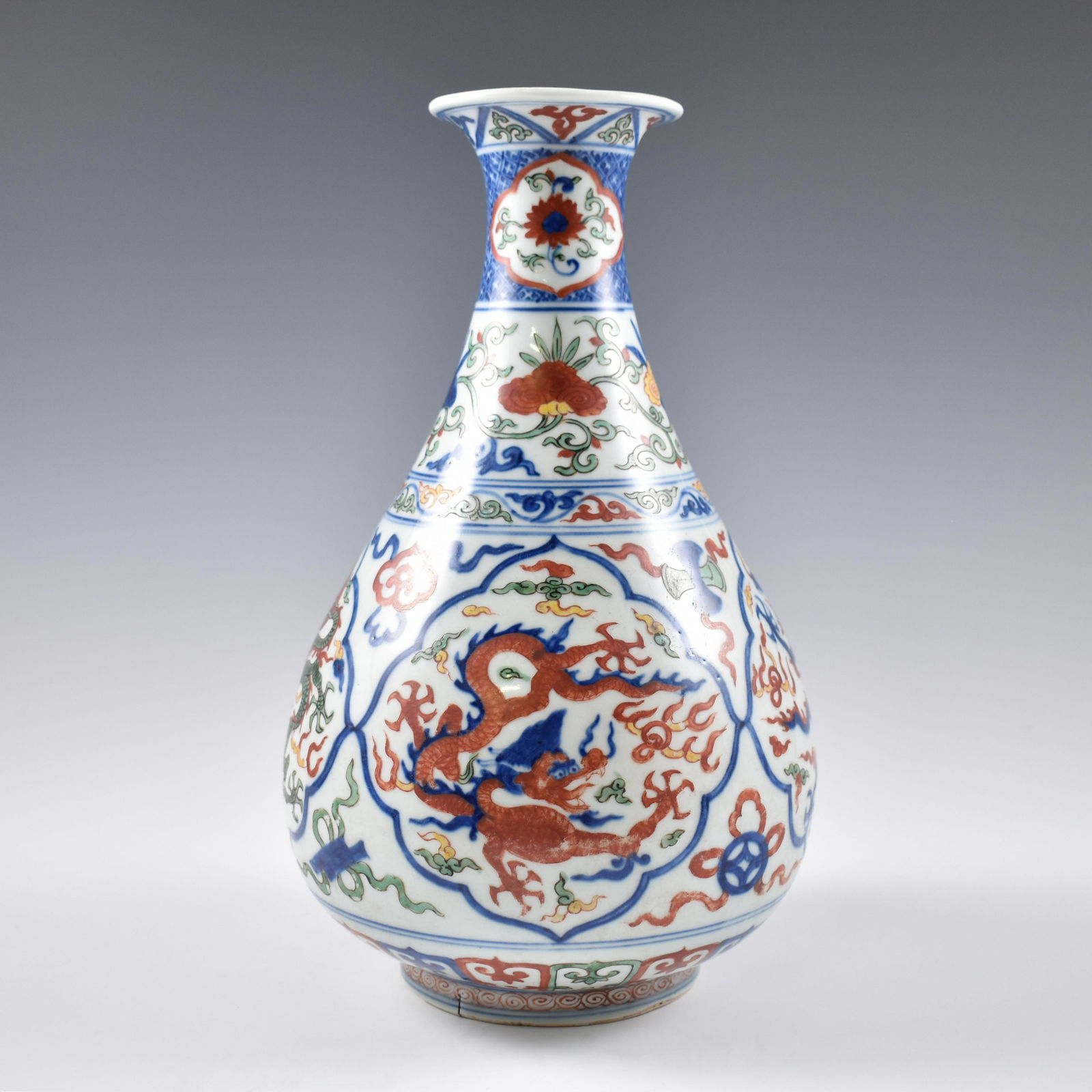 MING JIAJING WUCAI DRAGON PEAR VASE (1 of 8)