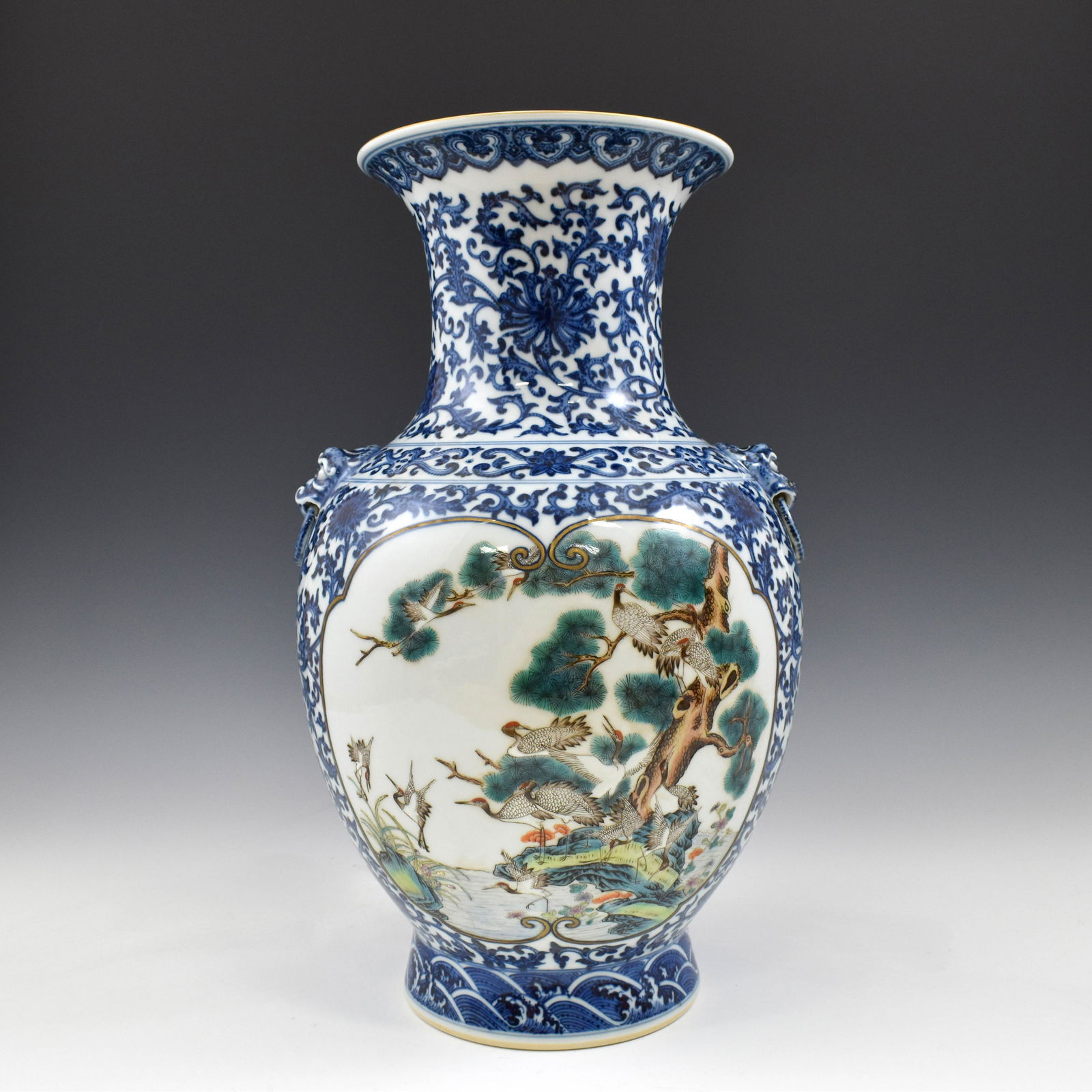 QIANLONG OPEN FACE PORCELAIN VASE (1 of 6)