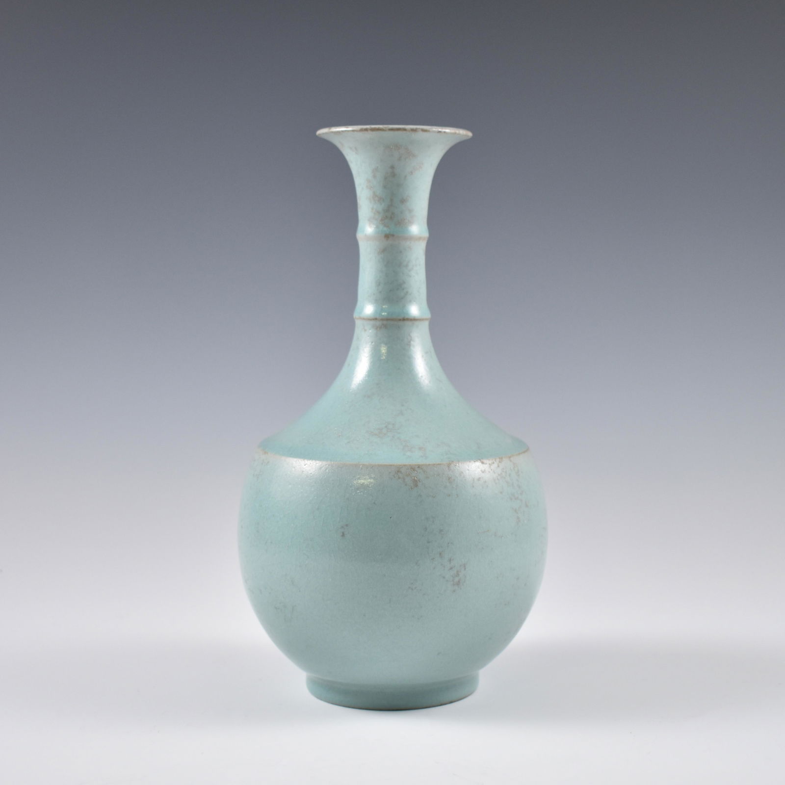 RU TYPE PORCELAIN REWARD VASE (1 of 8)