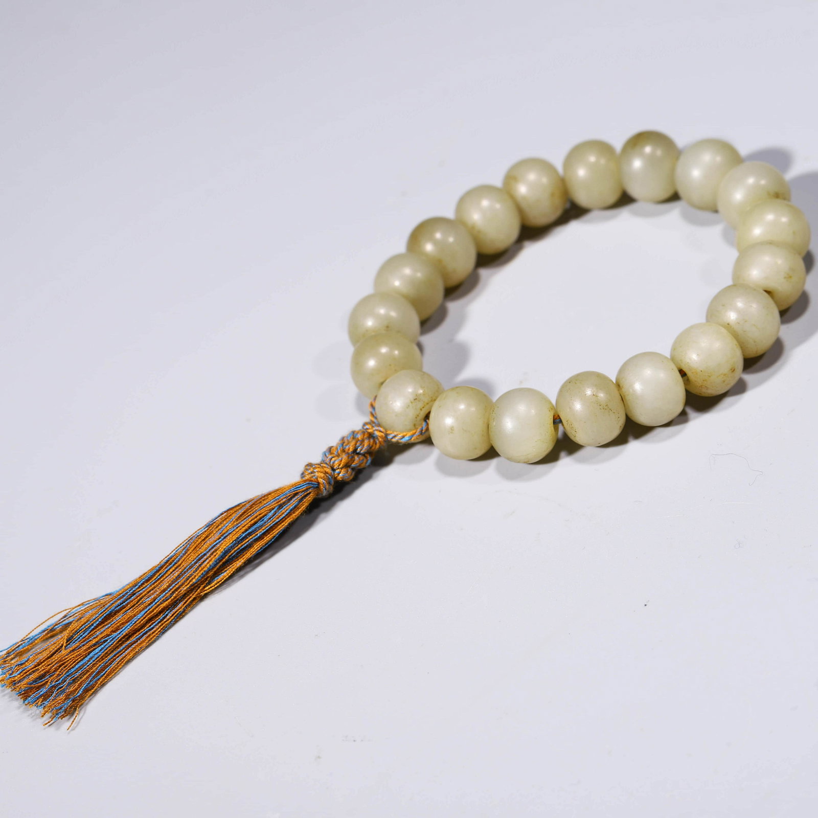 18 GREY JADE BEADS HAND STRING (1 of 6)