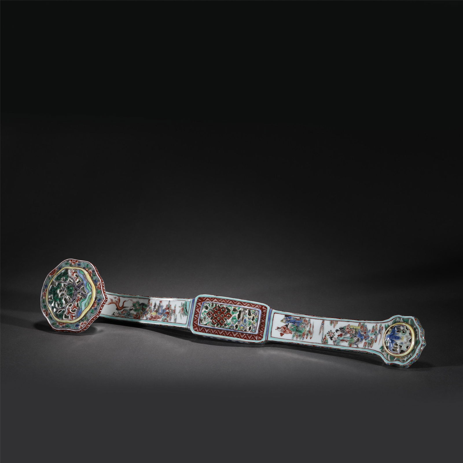 A WUCAI GLAZE PORCELAIN RUYI DECORATIONS,KANGXI (1 of 10)