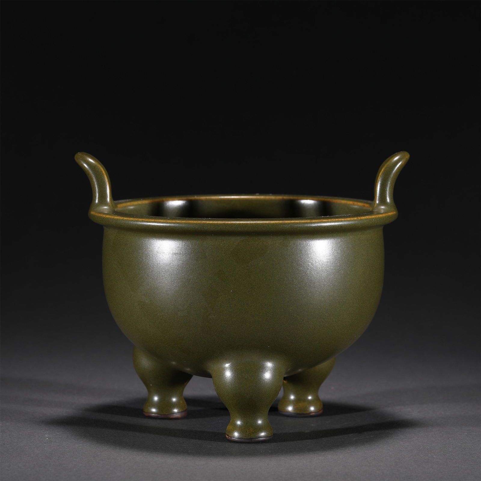 A TEA-DUST GLAZE PORCELAIN CENSER,QIANLONG (1 of 10)