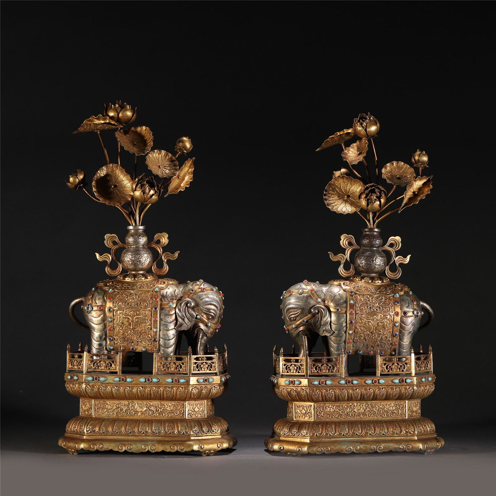 A PAIR OF GILT SILVER ELEPHANTS ORNAMENTS (1 of 10)