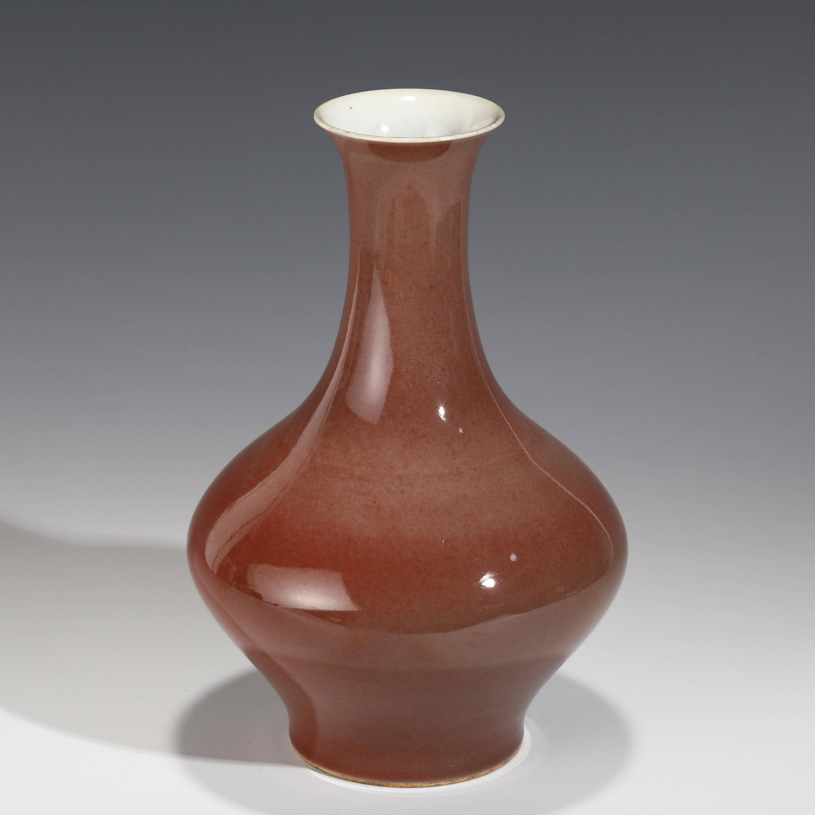 QIANLONG SACRIFICE RED BOTTLE VASE (1 of 8)