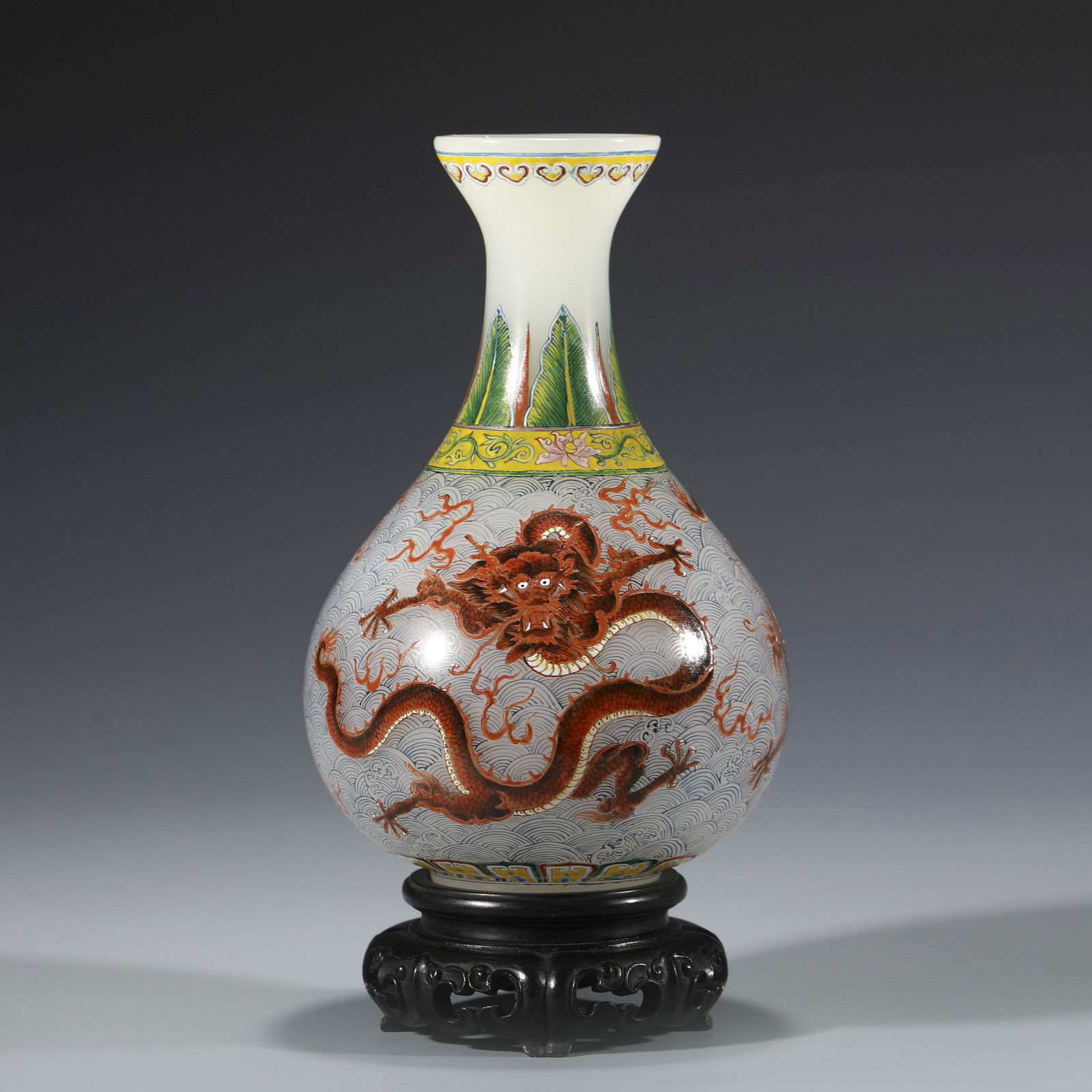 QING GLASS PAINTING SPRING BOTTLE (1 of 10)
