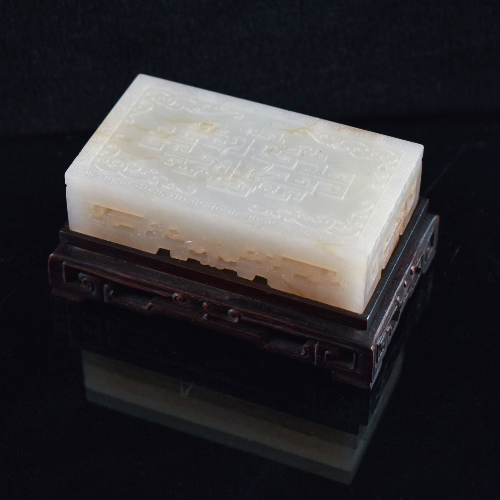 LOW ALTAR TABLE CARVED JADE PAPER WEIGHT (1 of 11)