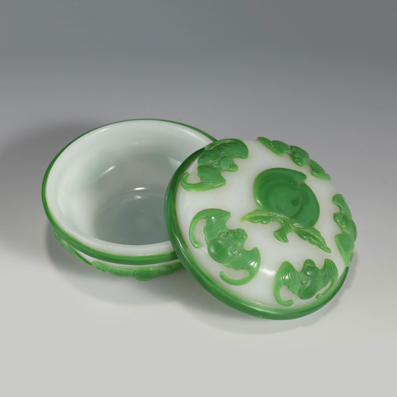 QIANLONG PEKING GLASS CARVED LIDDED BOX (1 of 8)