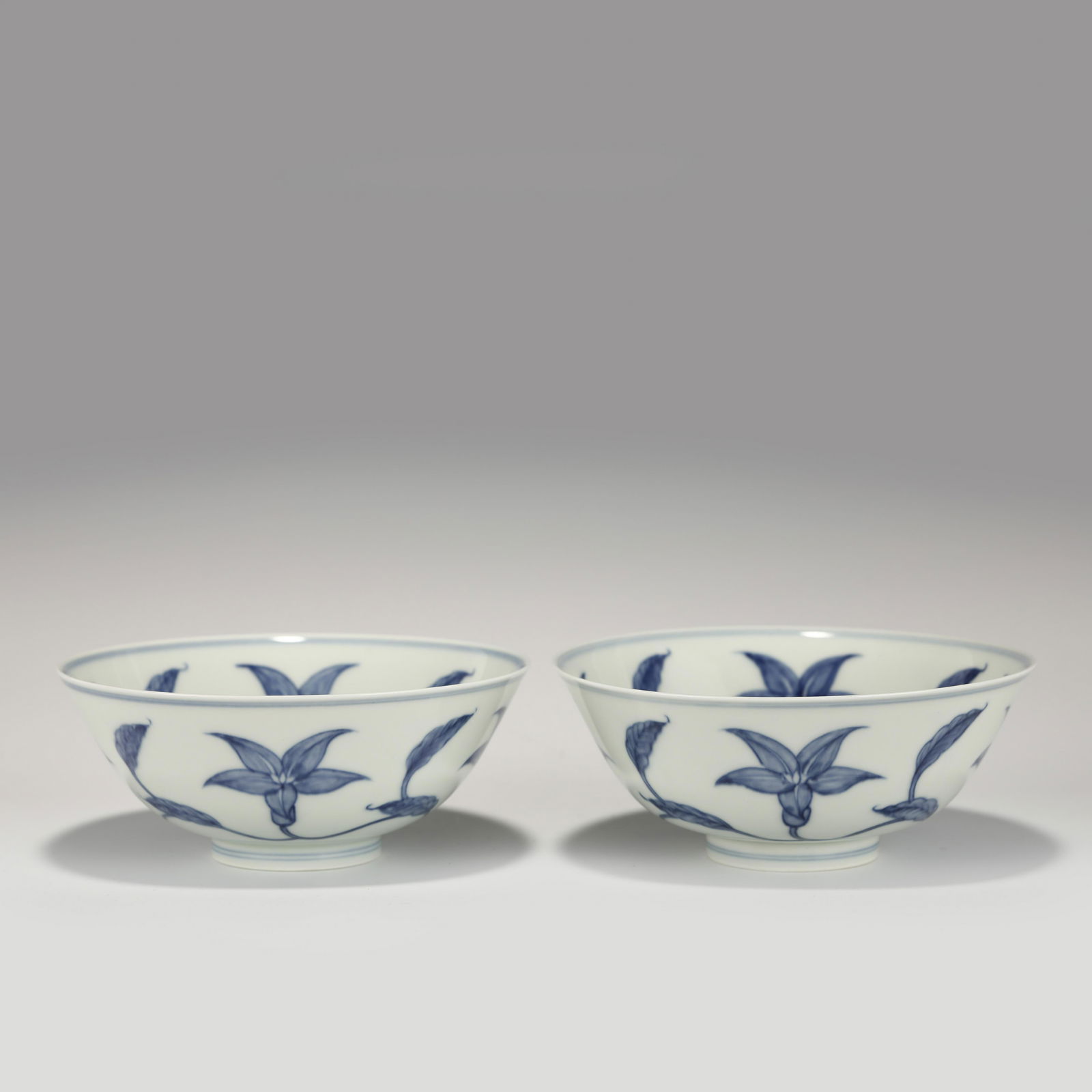 MING CHENGHUA PAIR OF BLUE & WHITE BOWLS (1 of 10)