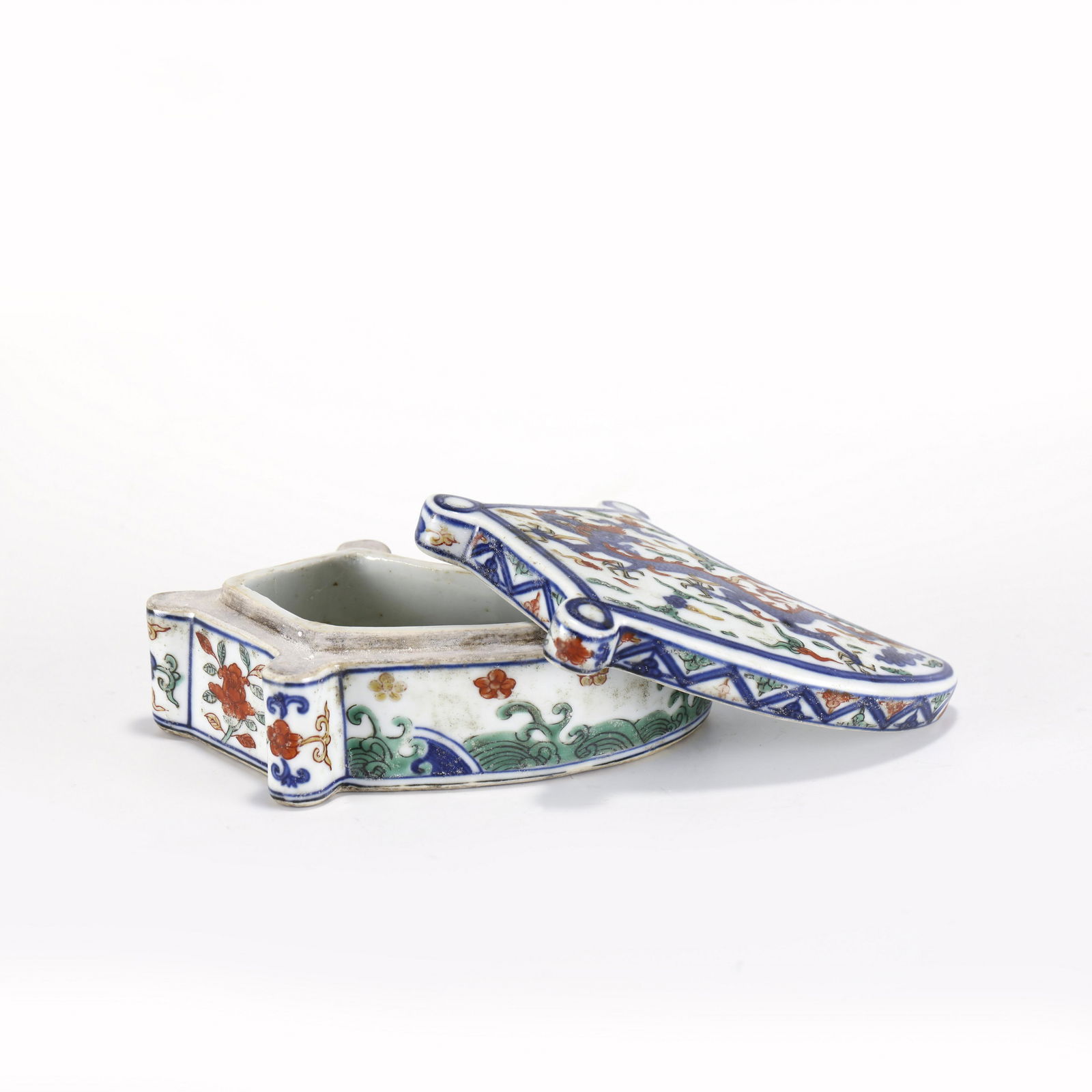 MING JIAJING WUCAI LIDDED BOX (1 of 10)