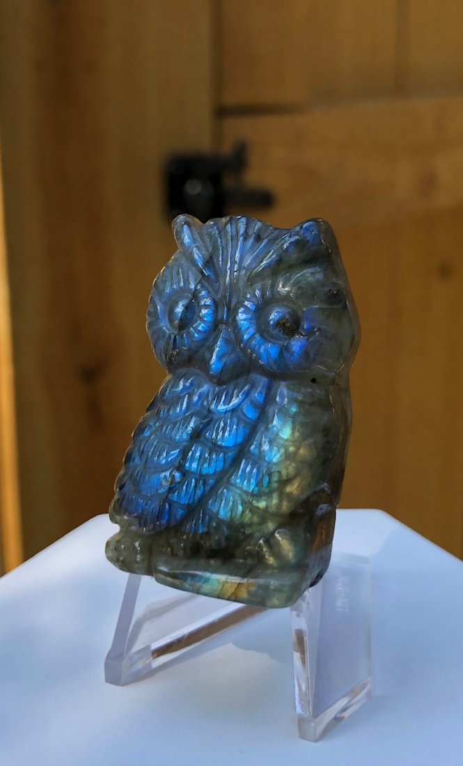 Labradorite Owl: Labradorite owl carving. 1.75" x 1". 29.8 Grams. As seen in pictures.