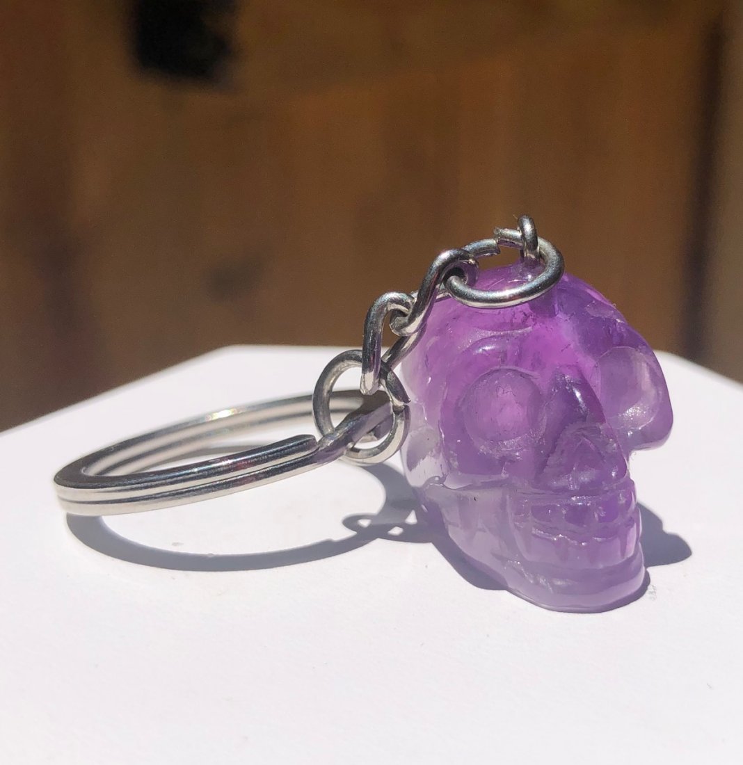 Amethyst Skull Keychain: Small amethyst skull key chain. Skull approx 1".