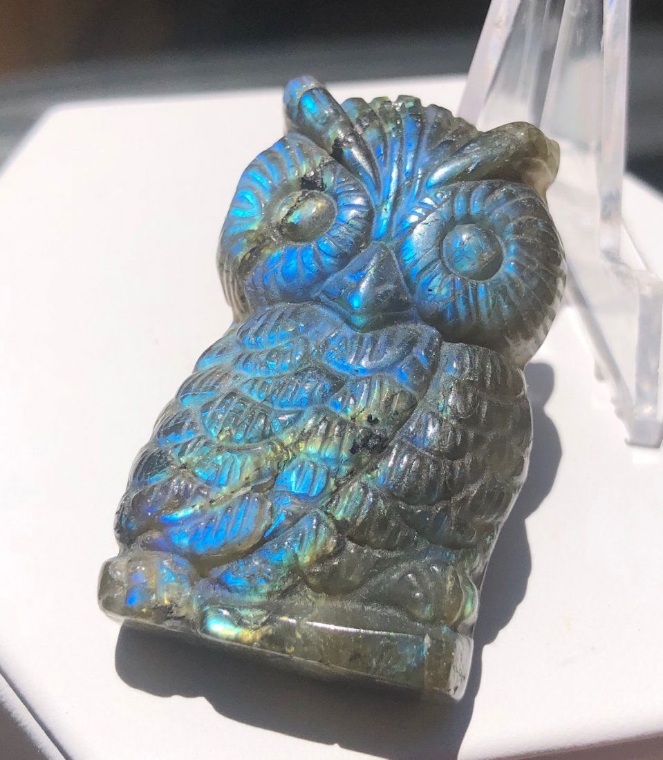 Labradorite Owl: Labradorite owl carving. 1.75" x 1". 25.1 Grams. As seen in pictures.
