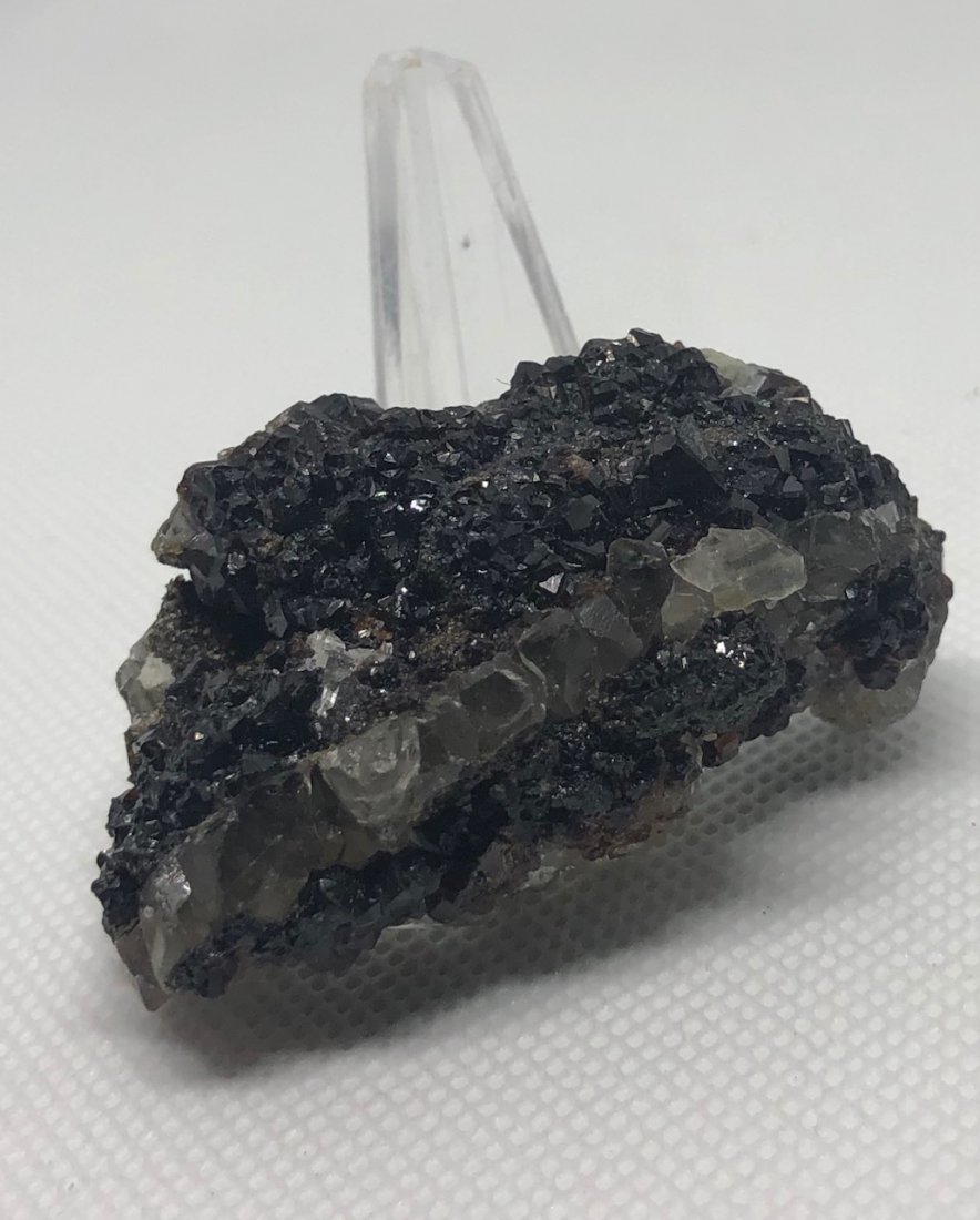 Garnet Specimen: Very nice garnet specimen. Features quartz vein running through garnet formation. Very unique. Pakistan. Approx 2.25"x 1.25" x .75". AS ALWAYS WE OFFER IN-HOUSE SHIPPING VIA USPS FLAT RATE SHIPPING, N