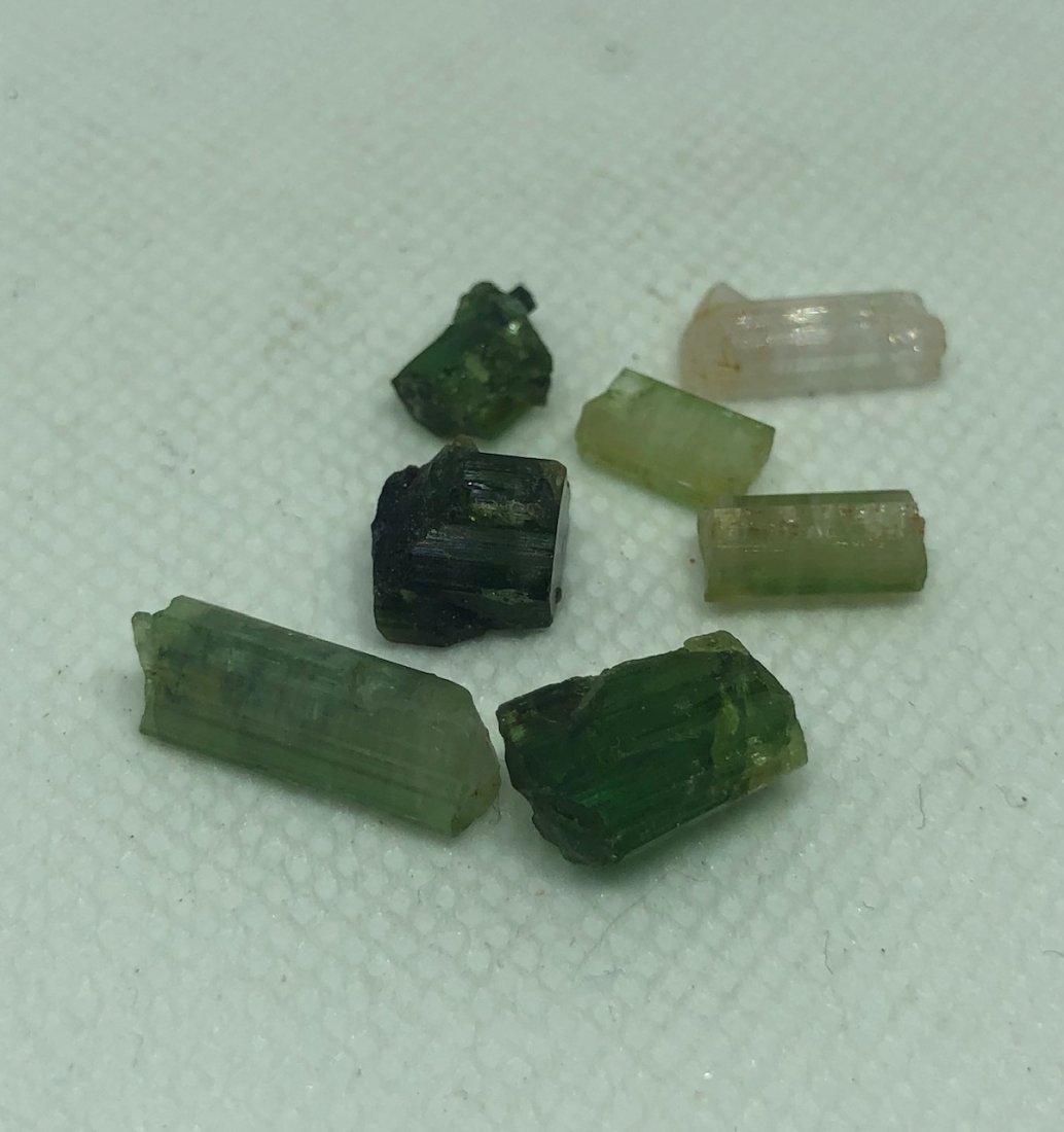 Tourmaline Lot: Small tourmaline lot. Approx 5 grams. Pakistan. AS ALWAYS WE OFFER IN-HOUSE SHIPPING VIA USPS FLAT RATE SHIPPING, NO EXTRAVAGANT SHIPPING FEES!