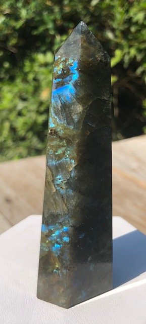 Labradorite Tower: Beautiful labradorite tower approximately 4" with lots of flash.