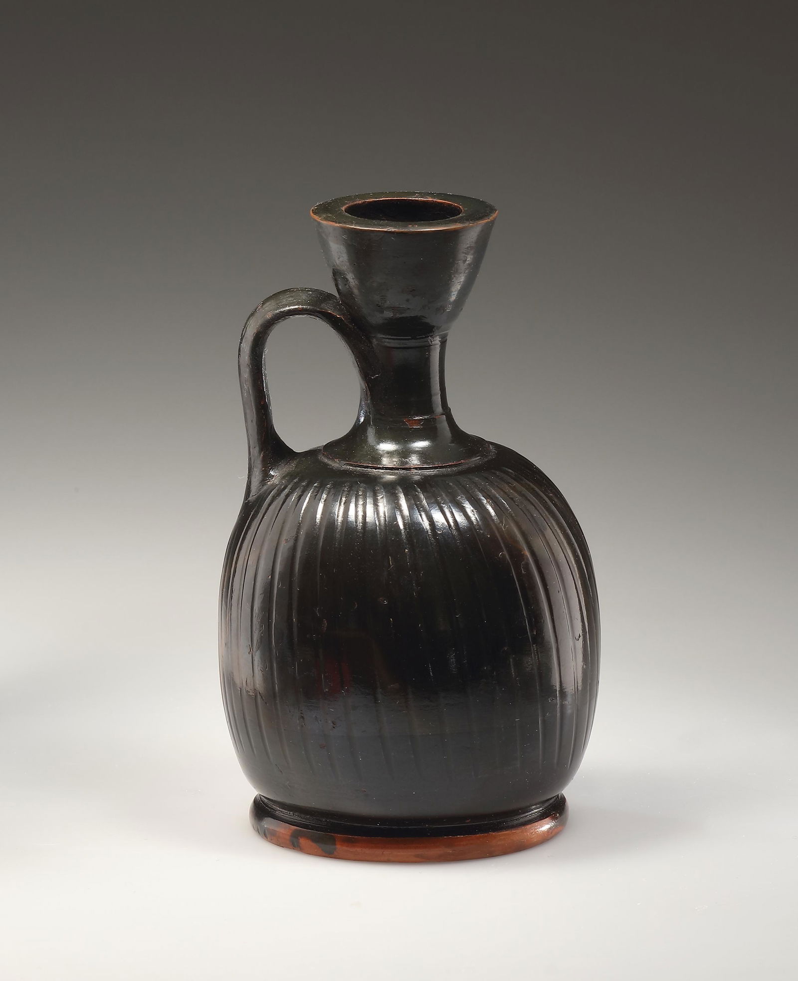 A Black-glazed Lekythos with Grooves (1 of 1)