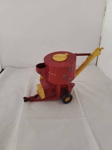 New Holland Tractor Implement: Toy