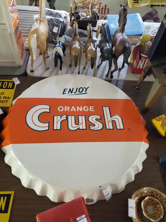 CRUSH CAP SIGN: 25IN