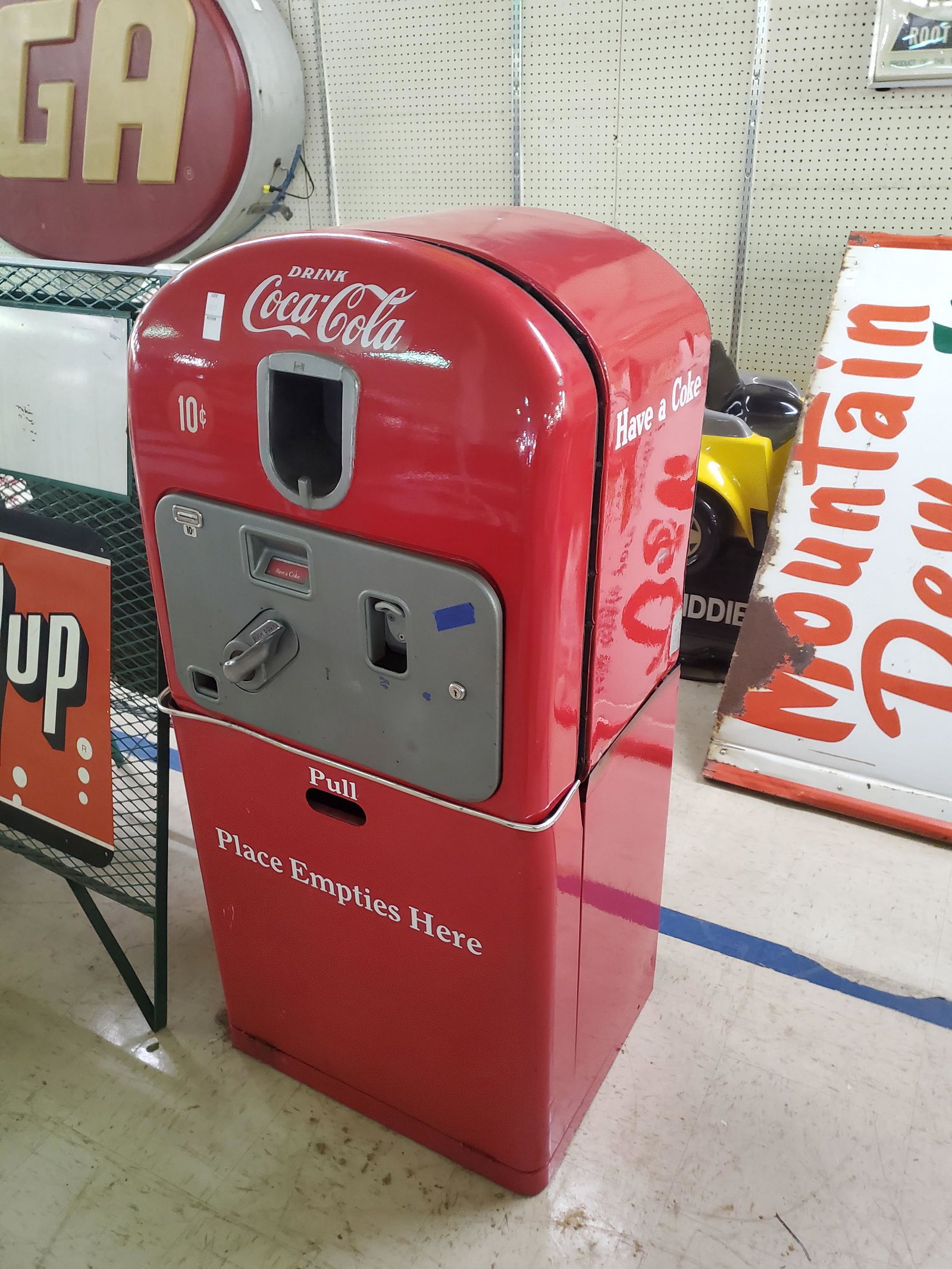 Vendo 27 Machine (1 of 3)