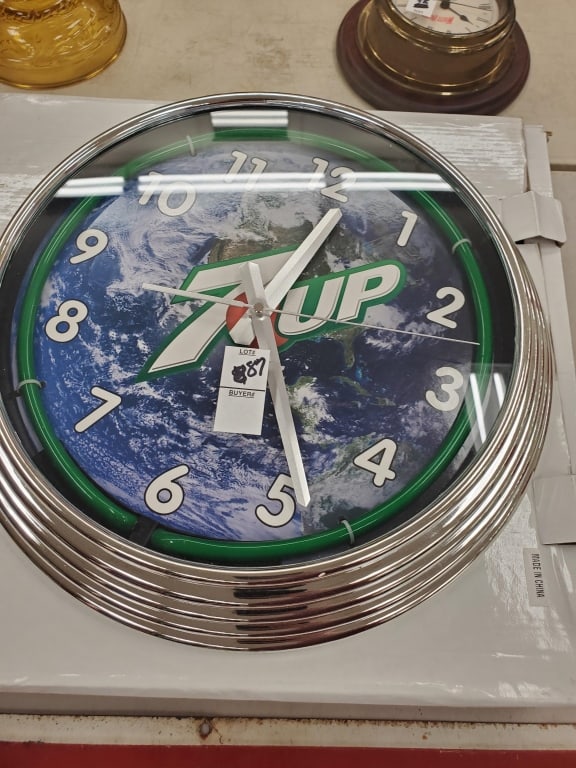 7up neon Clock (1 of 1)
