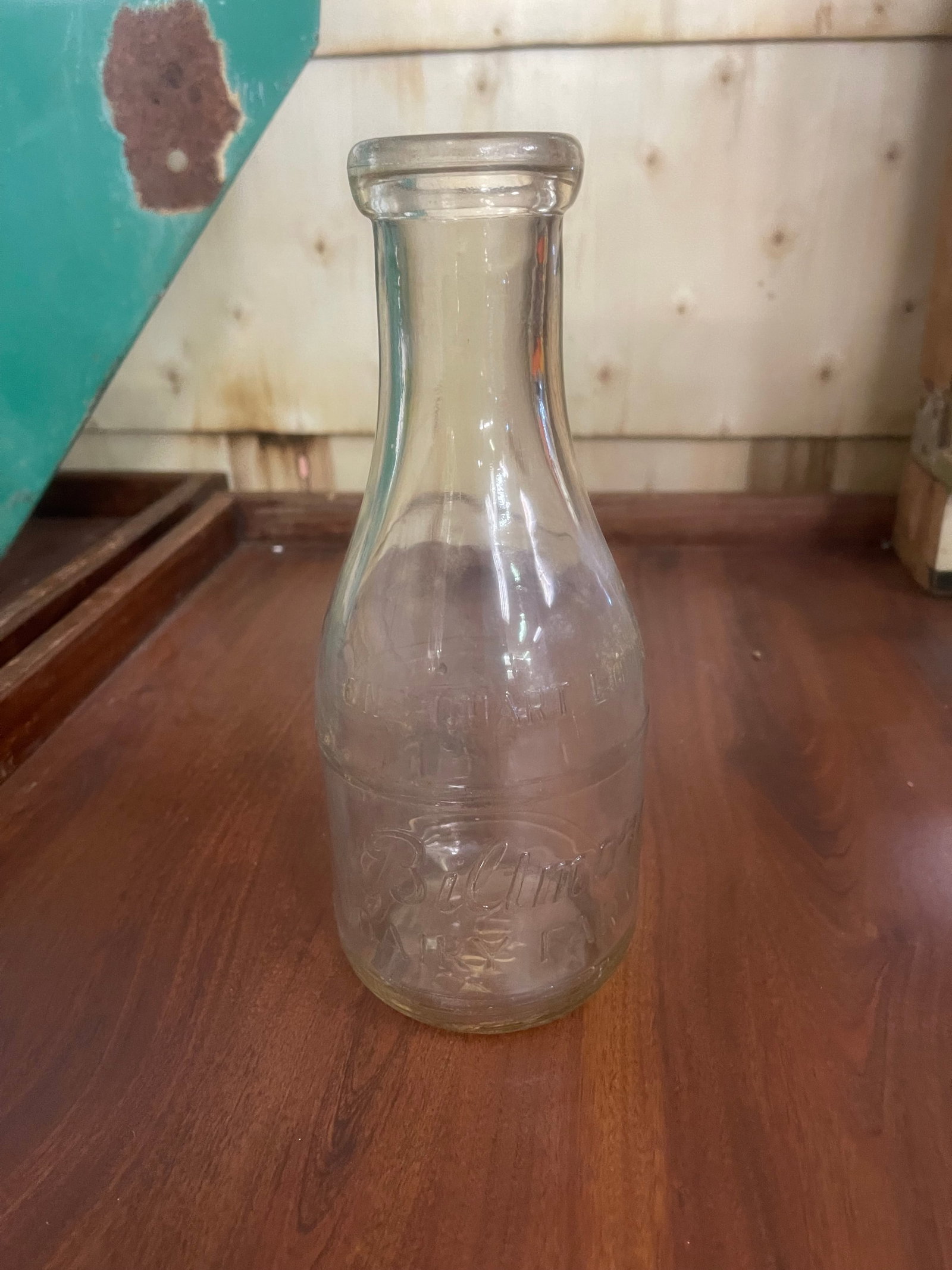 Biltmore Dairy Farm Glass Bottle 1 Quart (1 of 2)