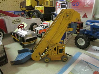 Dinky Supertoys Diecast Elevator Loader: Dinky Supertoys Diecast Elevator Loader
