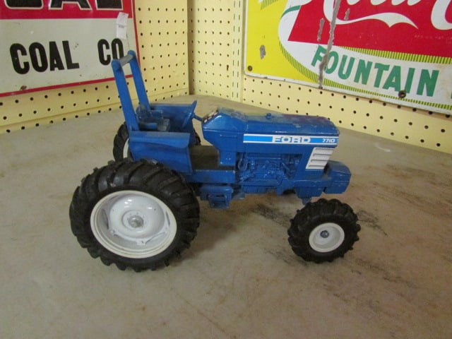 ミニカー FORD tractor 7740 ERTL made in USA Ertl Ford 7740 Pedal Tractor