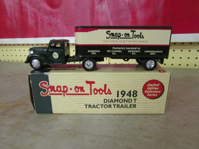 ERTL Snap On Tools 1948 Diamondt Tractor Trailer (1 of 1)