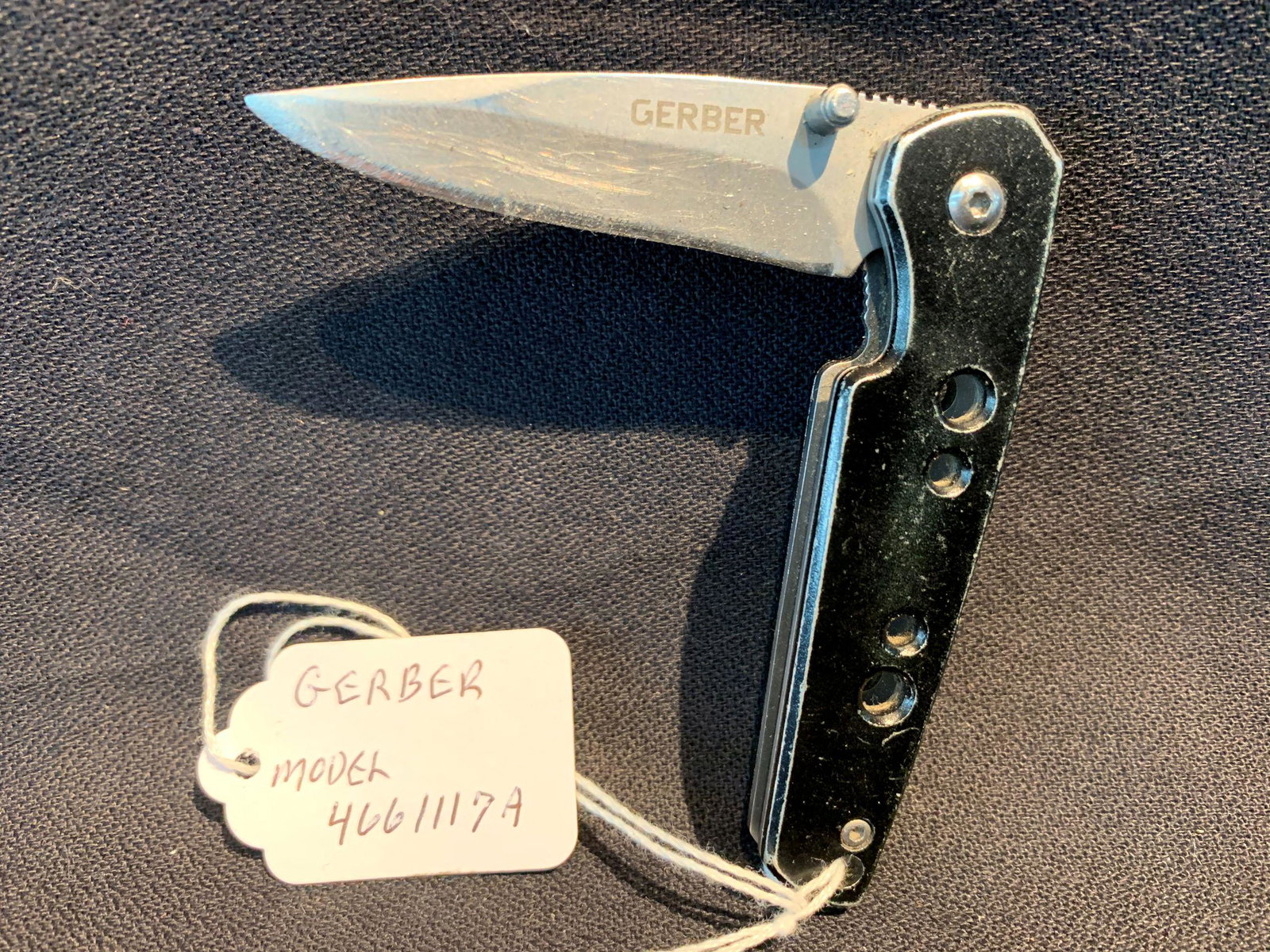 GERBER 4661117A Knife: GERBER 4661117A Knife