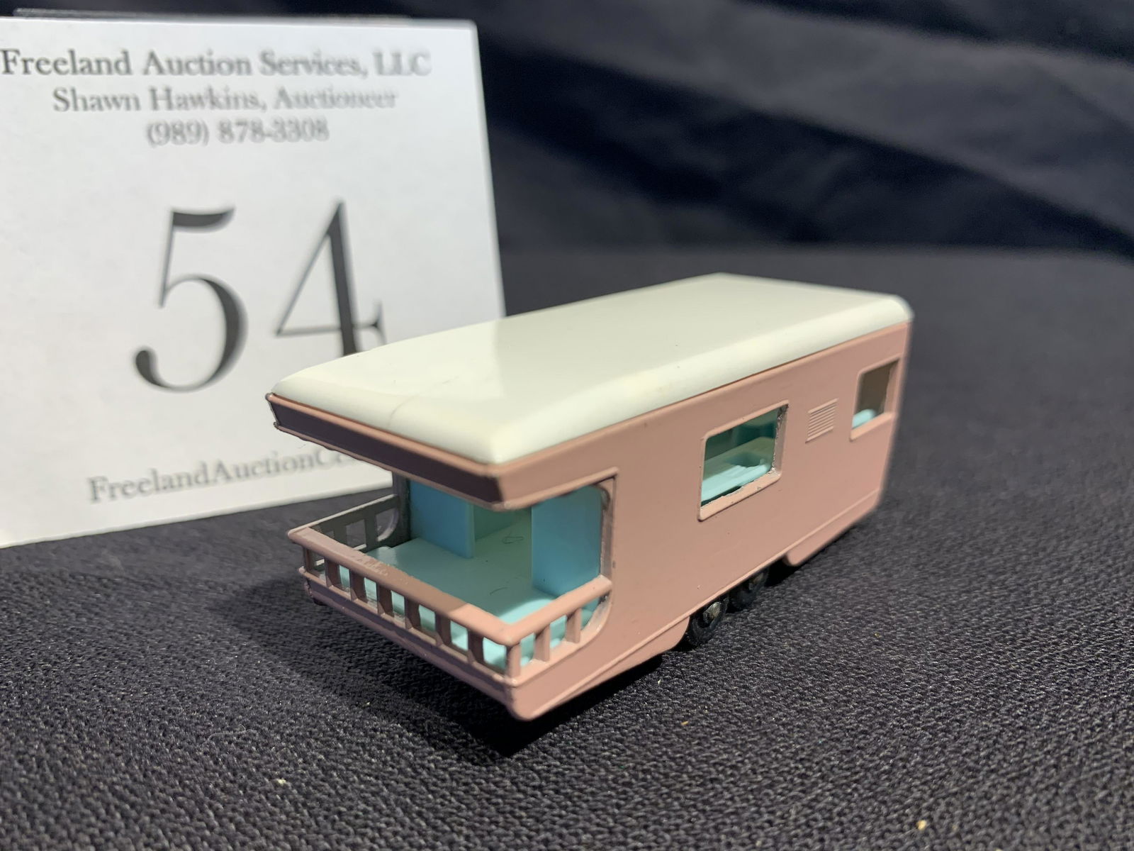 Matchbox Series No 23 Trailer Caravan Made in England: Matchbox Series No 23 Trailer Caravan Made in England by Lesney