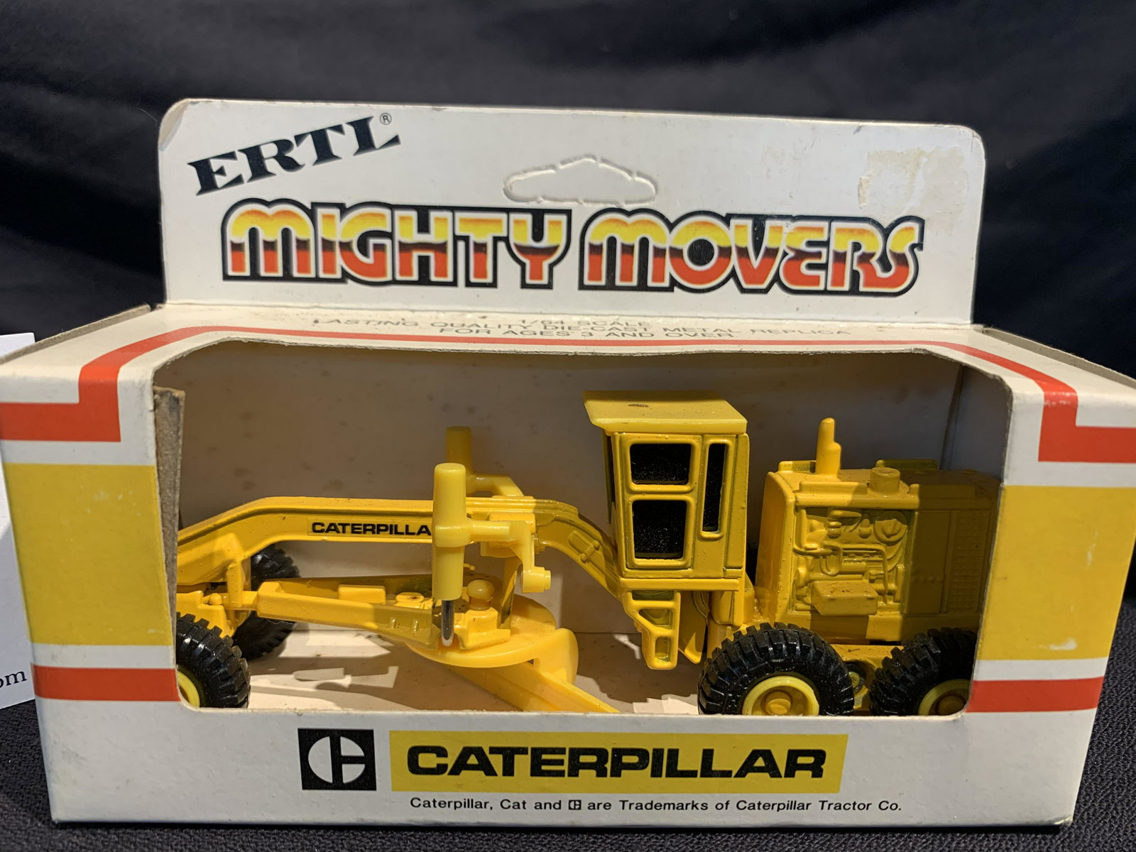ERTL Mighty Movers CATERPILLAR Tractor Co GRADER # 1848: ERTL Mighty Movers CATERPILLAR Tractor Co GRADER # 1848 New in package