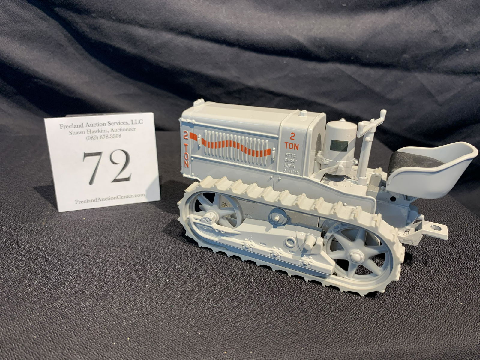 1993 NTTC Show Iowa Caterpillar 2 ton diecast tractor: 1993 NTTC Show Iowa Caterpillar 2 ton diecast tractor