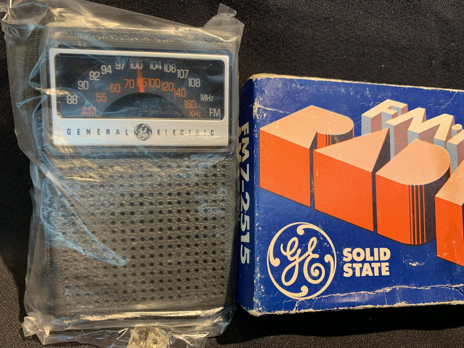 vintage GE Solid State FM-AM Radio in original box: vintage GE Solid State FM-AM Radio in original box