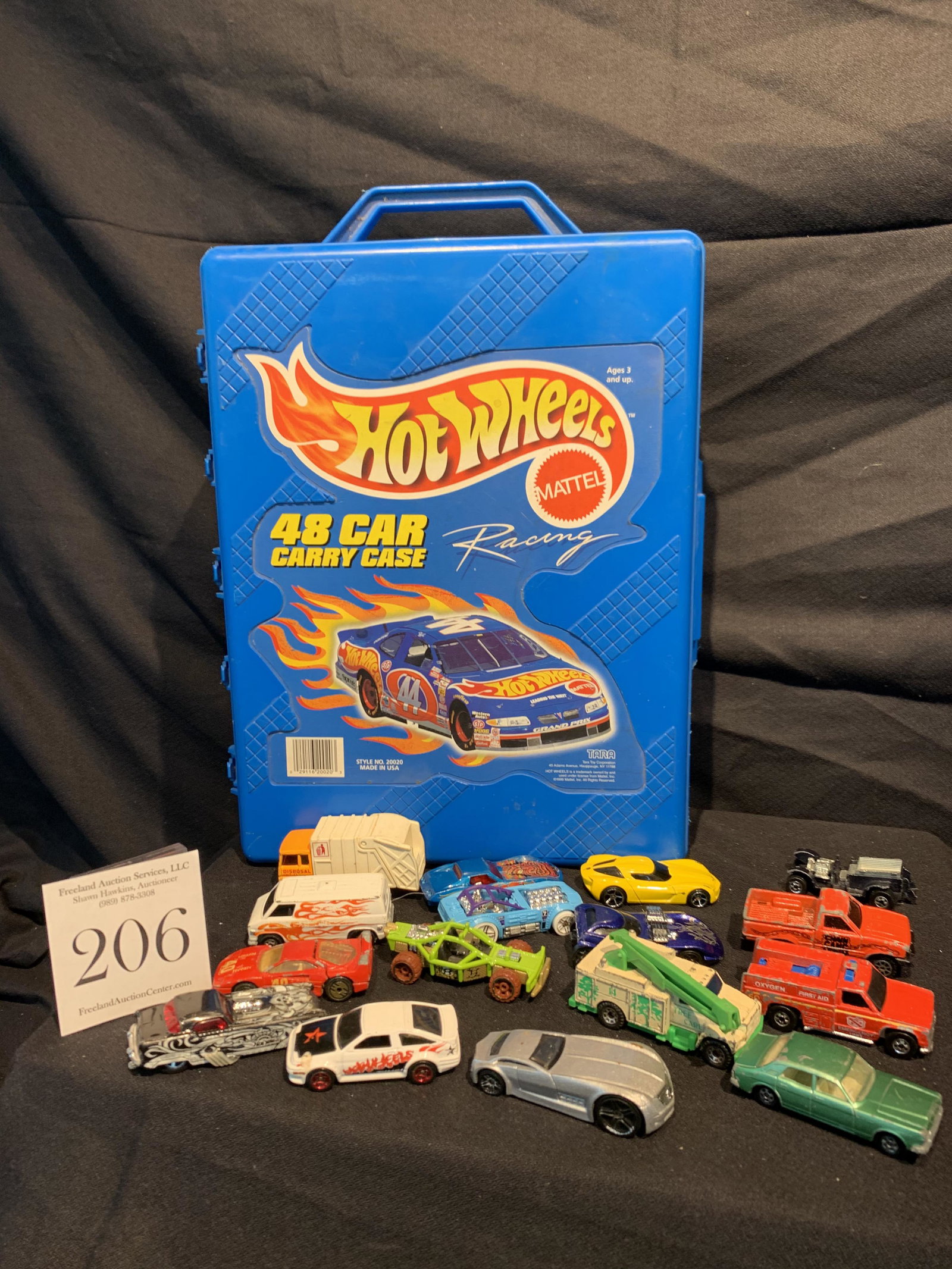 collection of 16 Hotwheels vintage cars in Hotwheels: collection of 16 Hotwheels vintage cars in Hotwheels Car Case