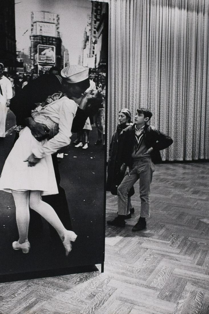 ALFRED EISENSTAEDT Visitors at His Exhibit 1967 (1 of 3)