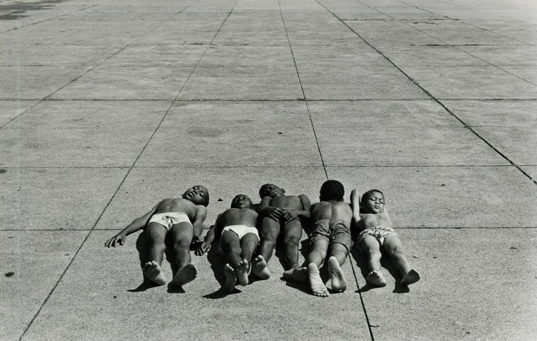 GEORGE KRAUSE 5 Boys on Sidewalk Philadelphia 1965 (1 of 3)
